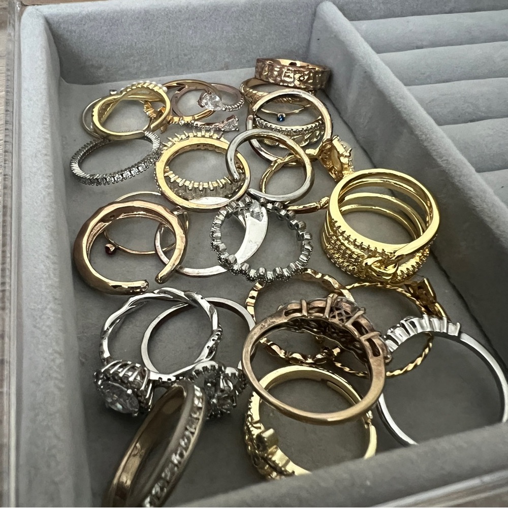 Vintage Lot of Gold Silver Size 6/7 Rings